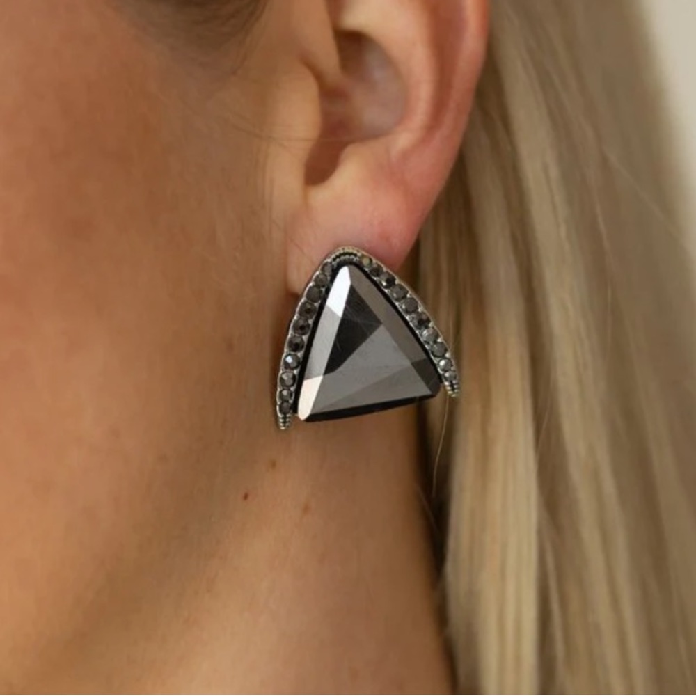 New 🩶 Triangle Hematite Earrings